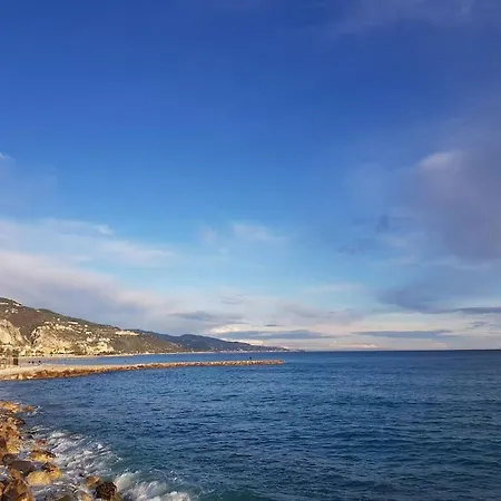 Cosy Pres Des Palaces Mentonnais 芒通